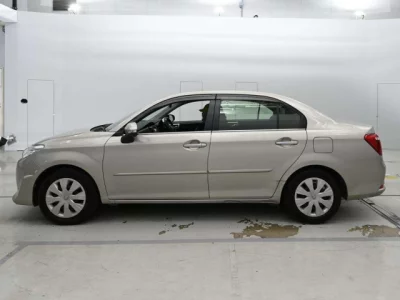 Toyota COROLLA AXIO  с аукциона в Японии