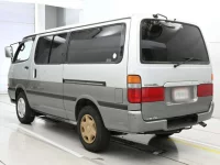Toyota HIACE VAN лот № 40067 оценка 3  с аукциона в Японии 5