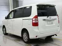 Toyota NOAH лот № 30060 оценка 4  с аукциона в Японии 5