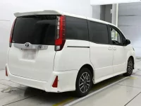 Toyota NOAH лот № 30077 оценка 4  с аукциона в Японии 1