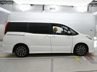 Toyota NOAH лот № 30077 оценка 4  с аукциона в Японии 2