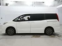 Toyota NOAH лот № 30077 оценка 4  с аукциона в Японии 3