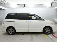 Toyota VOXY лот № 30022 оценка 3  с аукциона в Японии 2