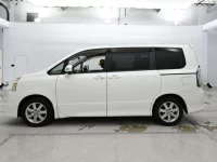 Toyota VOXY лот № 30040 оценка RA  с аукциона в Японии 3