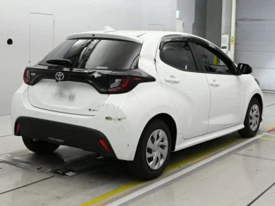 Toyota YARIS  с аукциона в Японии