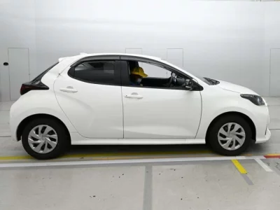 Toyota YARIS  с аукциона в Японии