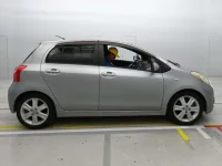 Toyota VITZ лот № 30143 оценка 3  с аукциона в Японии 2