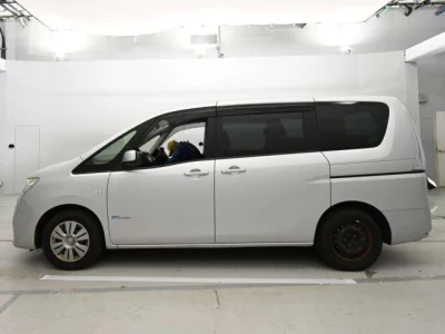 Nissan SERENA  с аукциона в Японии
