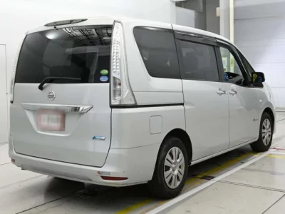 Nissan SERENA  с аукциона в Японии