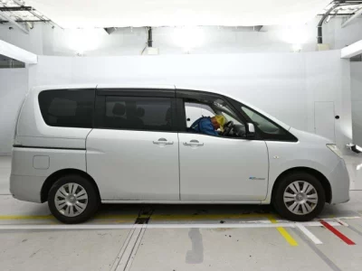 Nissan SERENA  с аукциона в Японии