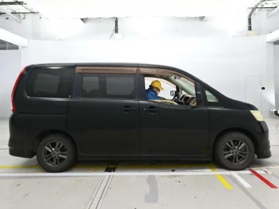 Nissan SERENA  с аукциона в Японии