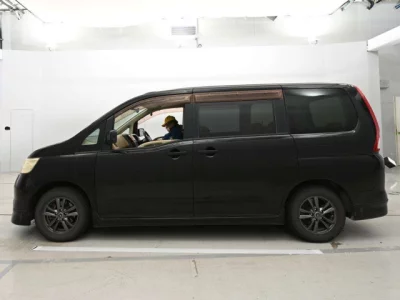 Nissan SERENA  с аукциона в Японии
