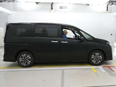 Nissan SERENA  с аукциона в Японии