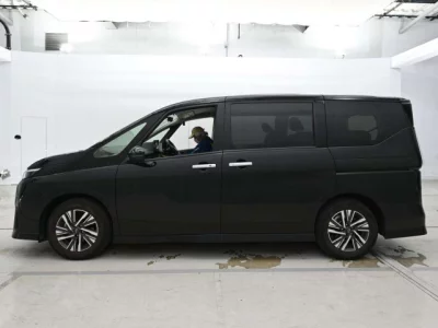 Nissan SERENA  с аукциона в Японии