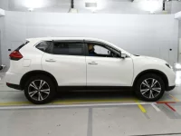 Nissan X-TRAIL лот № 30011 оценка 4.5  с аукциона в Японии 2