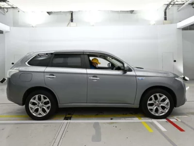 Mitsubishi OUTLANDER PHEV