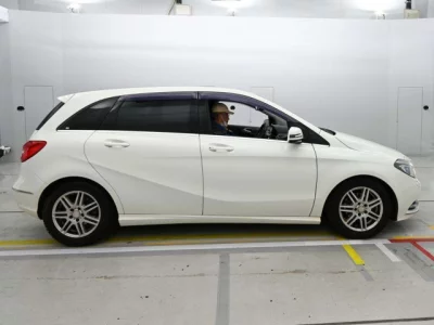 Mercedes-Benz B CLASS