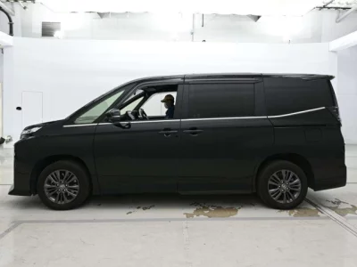 Toyota VOXY  с аукциона в Японии