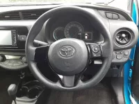Toyota VITZ лот № 90317 оценка 3.5  с аукциона в Японии 7