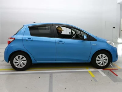 Toyota VITZ  с аукциона в Японии