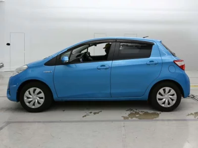 Toyota VITZ  с аукциона в Японии