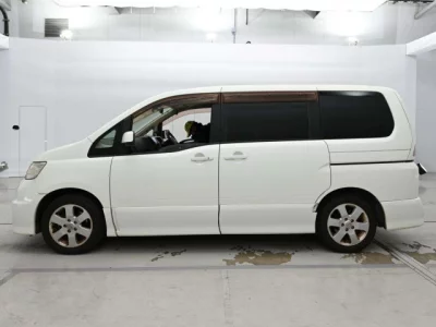 Nissan SERENA  с аукциона в Японии