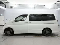 Nissan ELGRAND лот № 30339 оценка 3.5  с аукциона в Японии 3