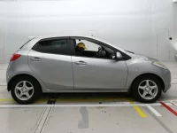 Mazda DEMIO лот № 30333 оценка 3.5  с аукциона в Японии 2