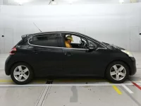 Peugeot 208 лот № 38047 оценка 3.5  с аукциона в Японии 2