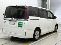 Toyota NOAH лот № 20293 оценка R  с аукциона в Японии 1