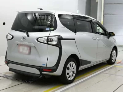 Toyota SIENTA  с аукциона в Японии