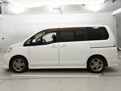 Nissan SERENA  с аукциона в Японии