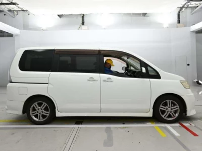 Nissan SERENA  с аукциона в Японии