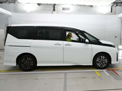Nissan SERENA  с аукциона в Японии
