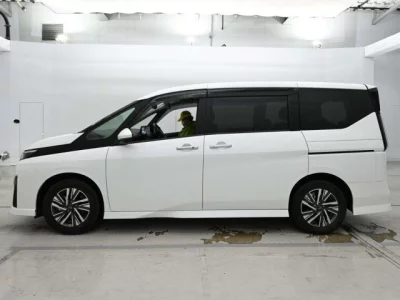 Nissan SERENA  с аукциона в Японии