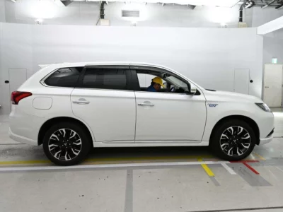 Mitsubishi OUTLANDER PHEV