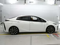 Toyota PRIUS PHV лот № 36275 оценка 4  с аукциона в Японии 2