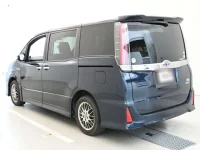 Toyota NOAH лот № 30501 оценка 4  с аукциона в Японии 4