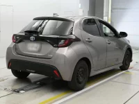 Toyota YARIS лот № 11066 оценка R  с аукциона в Японии 1