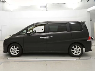 Honda STEP WAGON  с аукциона в Японии