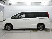 Toyota NOAH лот № 30524 оценка 4  с аукциона в Японии 2