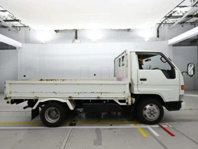 Toyota DYNA  с аукциона в Японии