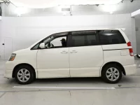 Toyota NOAH лот № 10209 оценка 3.5  с аукциона в Японии 3