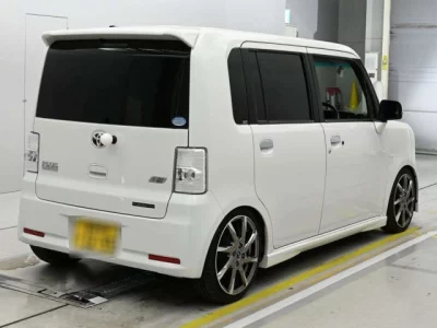 Toyota Pixis Space
