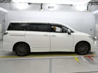 Nissan ELGRAND лот № 33384 оценка 3.5  с аукциона в Японии 2