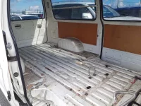 Toyota HIACE VAN лот № 40167 оценка 3  с аукциона в Японии 10