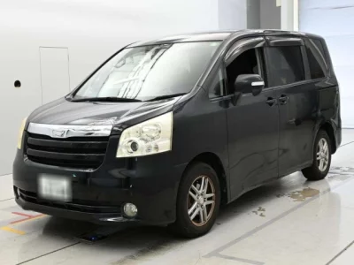 Toyota NOAH  с аукциона в Японии