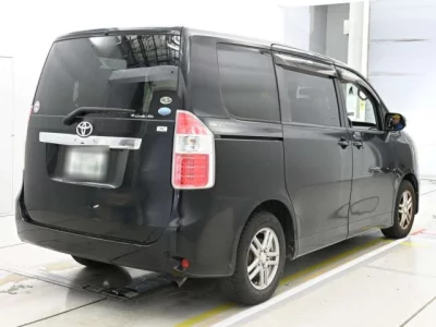Toyota NOAH  с аукциона в Японии