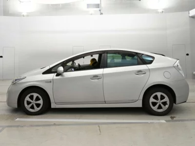 Toyota PRIUS PHV  с аукциона в Японии