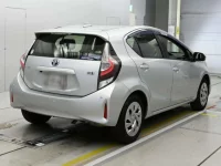 Toyota AQUA лот № 30621 оценка 3.5  с аукциона в Японии 1